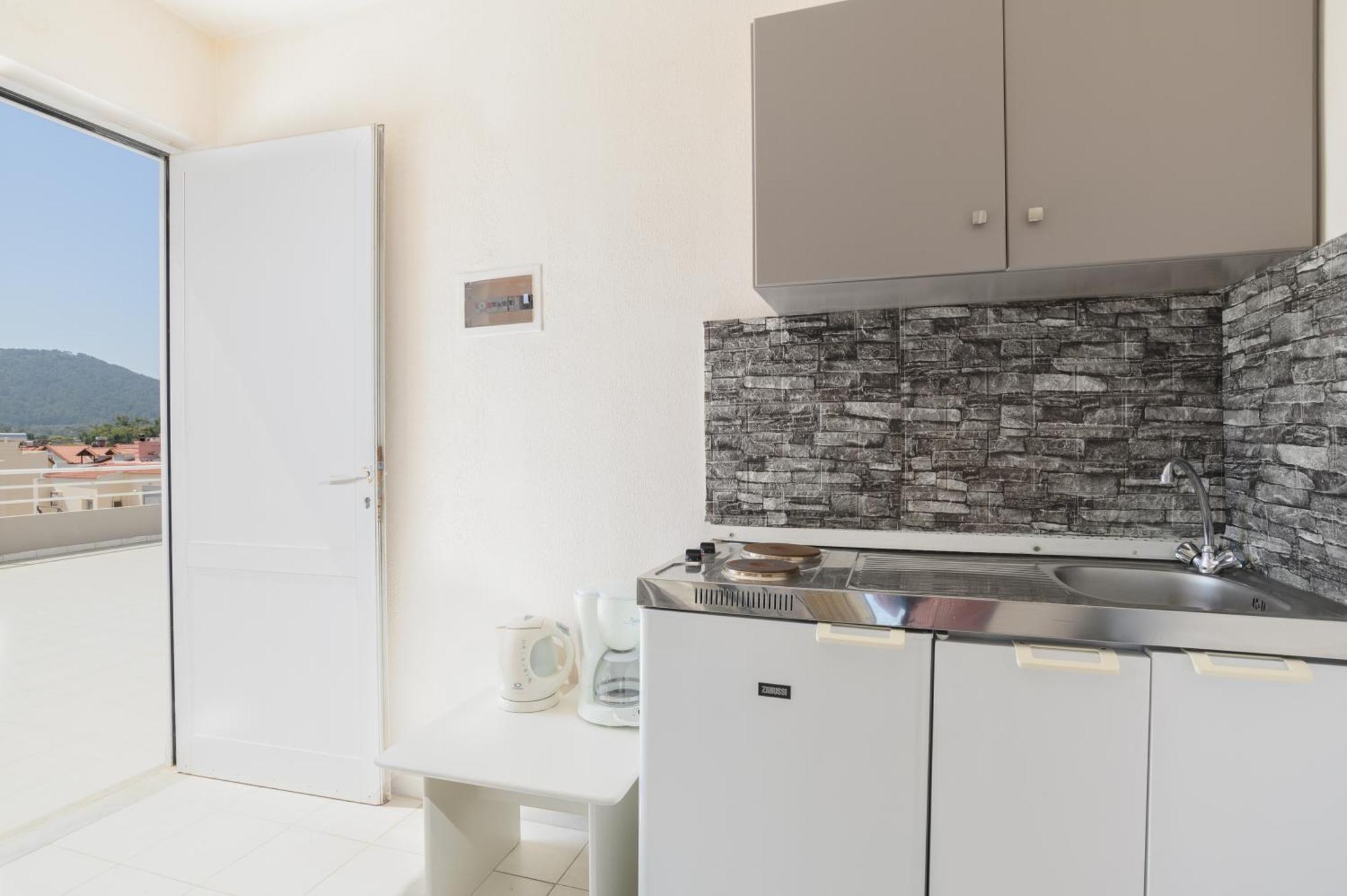 Eugenia Studios & Apartments Ялиссос Экстерьер фото