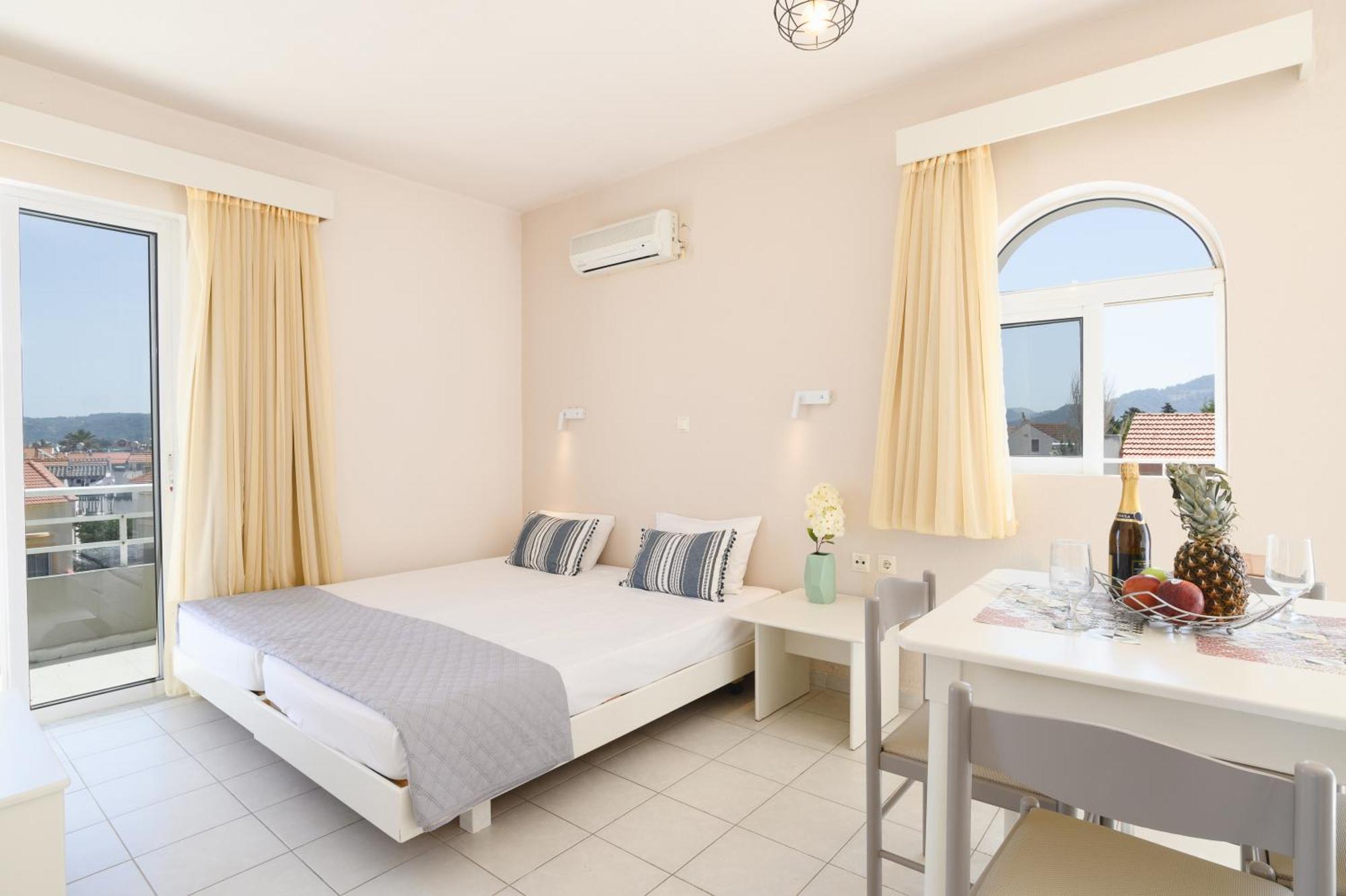 Eugenia Studios & Apartments Ялиссос Экстерьер фото